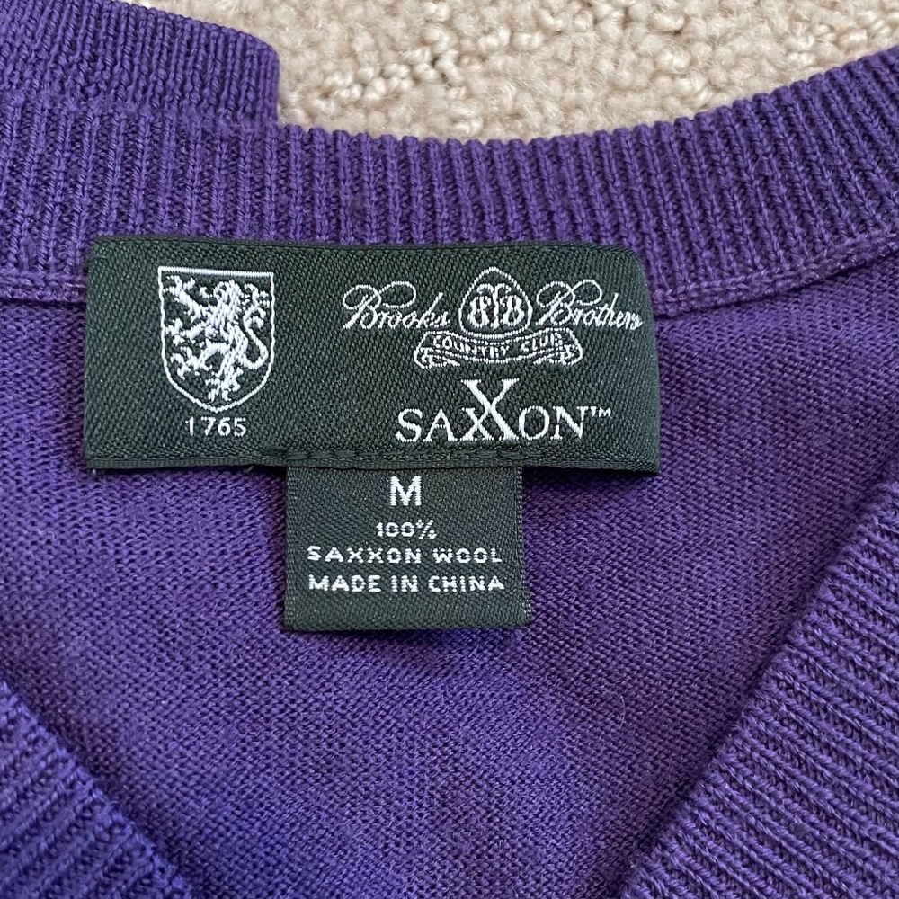 Brooks Brothers Saxxon 100% wool v-neck sweater